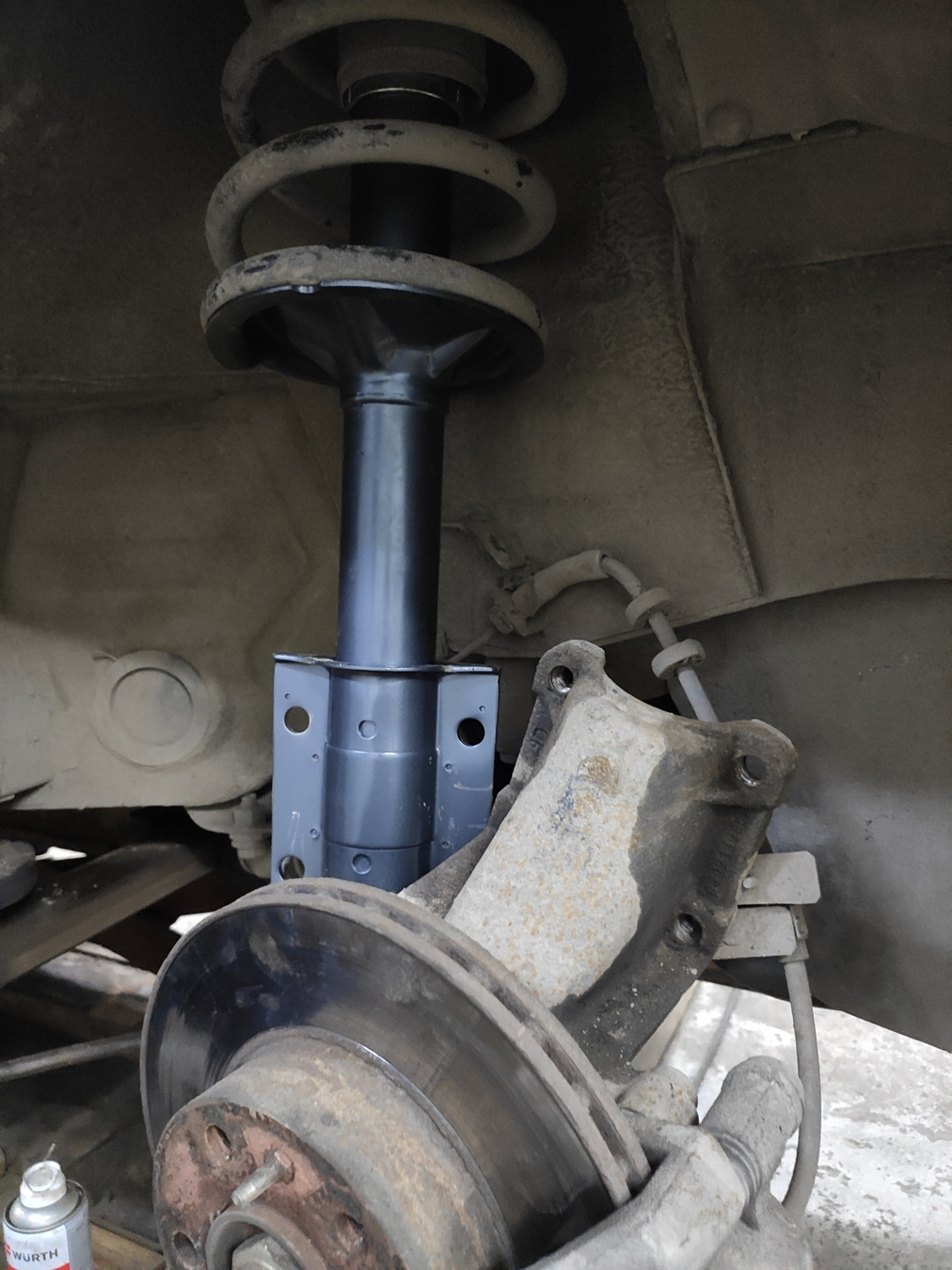 Замена передних амортизаторов 2шт